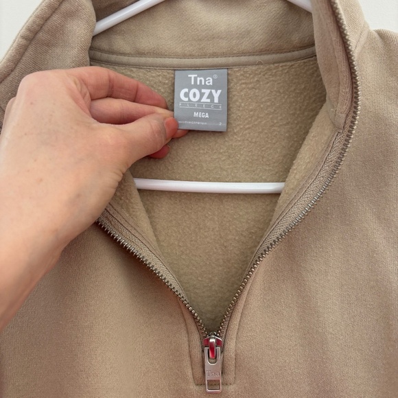 Aritzia TNA quarter zip sweatshirt - Picture 2 of 2
